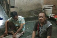Tersangka dugaan kasus pencurian Atek dan Kapolsek Medan Baru Kompol Martuasah Tobing, Senin (20/4/2020). (Foto : Instagram @islamidia_)
 
