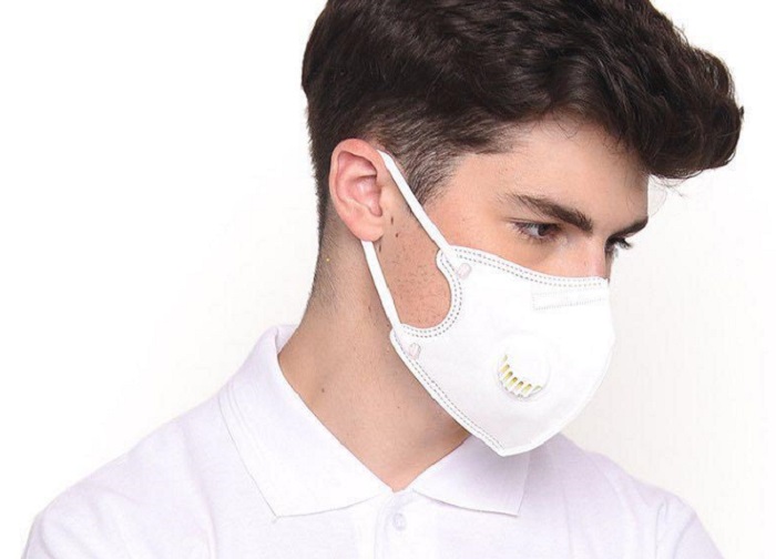  Penggunaan masker dan jaga jarak akan menghambat terjadinya transmisi virus melalui udara. (Foto : Instagram @maskermotifryry)
