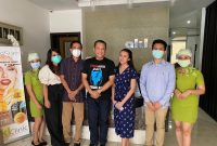 Ketua MPR RI Bambang Soesatyo saat mengunjungi AKL Clinic di Bali. (Foto: Tim Bamsoet)
