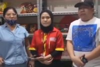 Tangkapan Layar, Kasus Wanita Curi Cokelat di Alfamart. (Instagram.com/@lambe_turah)
