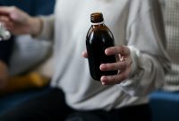 Hasil penelitian ada tiga zat kimia berbahaya yang ditemukan pada obat sirop yang dikonsumsi oleh pasien anak. (Pexels.com/Cottonbro) 
