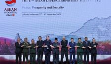 Menteri Pertahanan (Menhan) RI Prabowo Subianto beserta Menhan se-ASEAN menggelar pertemuan dengan Menhan Amerika Serikat, Llyod J. Austin III di Jakarta Convention Center (JCC). (Dok. Tim Media Praowo Subianto)

