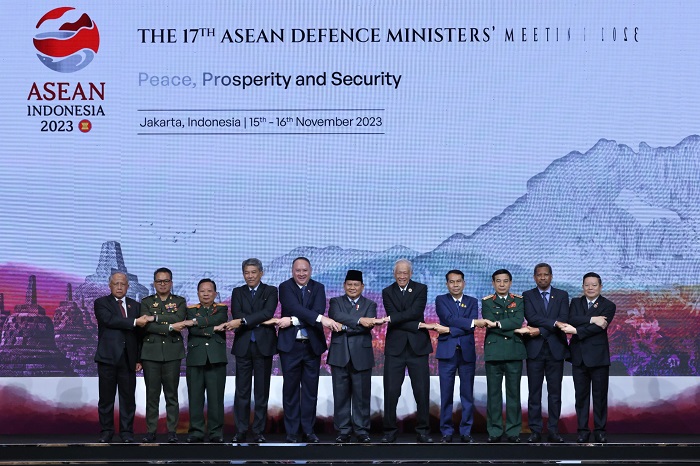 Menteri Pertahanan (Menhan) RI Prabowo Subianto beserta Menhan se-ASEAN menggelar pertemuan dengan Menhan Amerika Serikat, Llyod J. Austin III di Jakarta Convention Center (JCC). (Dok. Tim Media Praowo Subianto)
