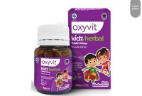 Mengkonsumsi Oxyvit Kidz yang dapat membantu meningkatkan daya tahan tubuh anak. Terbuat dari 100% bahan herbal alami yang aman dikonsumsi minimal usia 2 tahun hingga usia 14 tahun. (Dok/@oxyvitkidz_offcial)