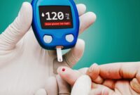 Cek darah un̈tuk pemeriksaan diabetes. (Dok. Rspondokindah.co.id)