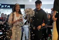 Deddy Corbuzier bersama istri, Sabrina Chairunnisa. (Facebook.com @Deddy Corbuzier)