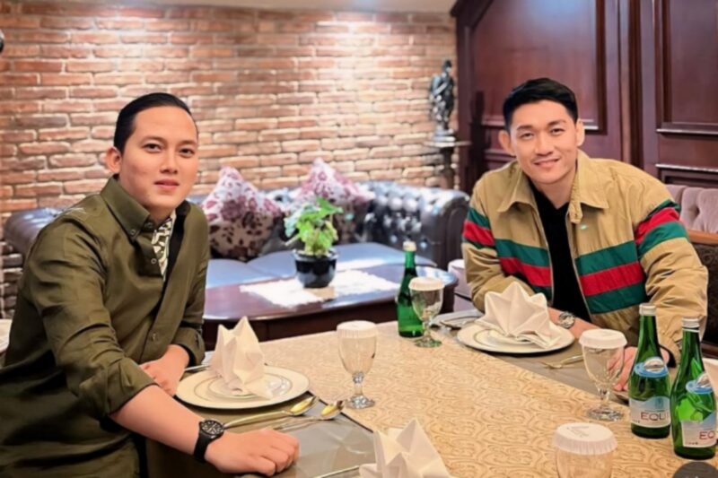 Ifan Seventeen dan sekretaris pribadi Presiden Prabowo Subianto, Rizky Irmansyah. (Instagram.com @ivanseventeen)