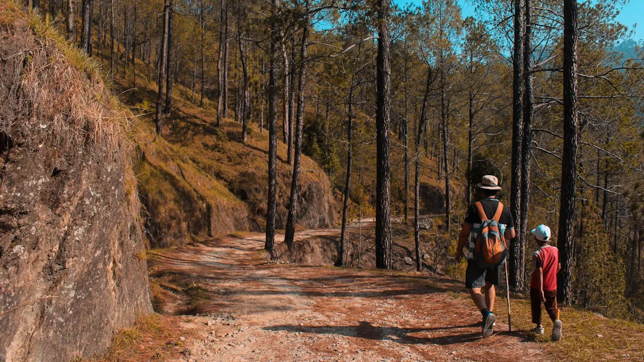 Rekomendasi Outfit dan Gear Trekking dari Brand Lokal Indonesia untuk Keluarga